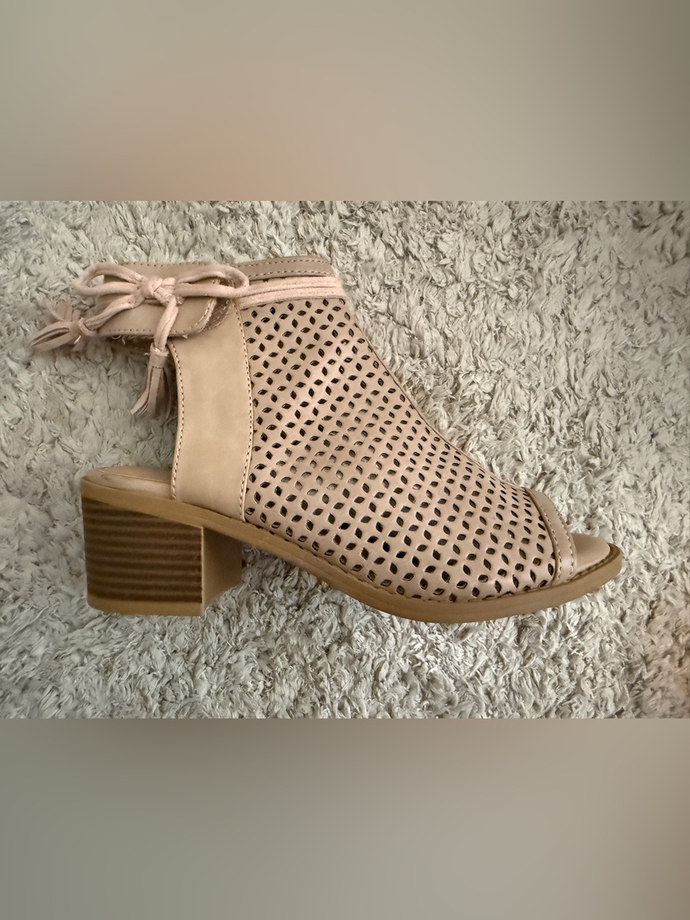 MIA Girls Tan Perforated Cutout Block Heel Sandals, sz 4Y, 5.5 woman's , euc